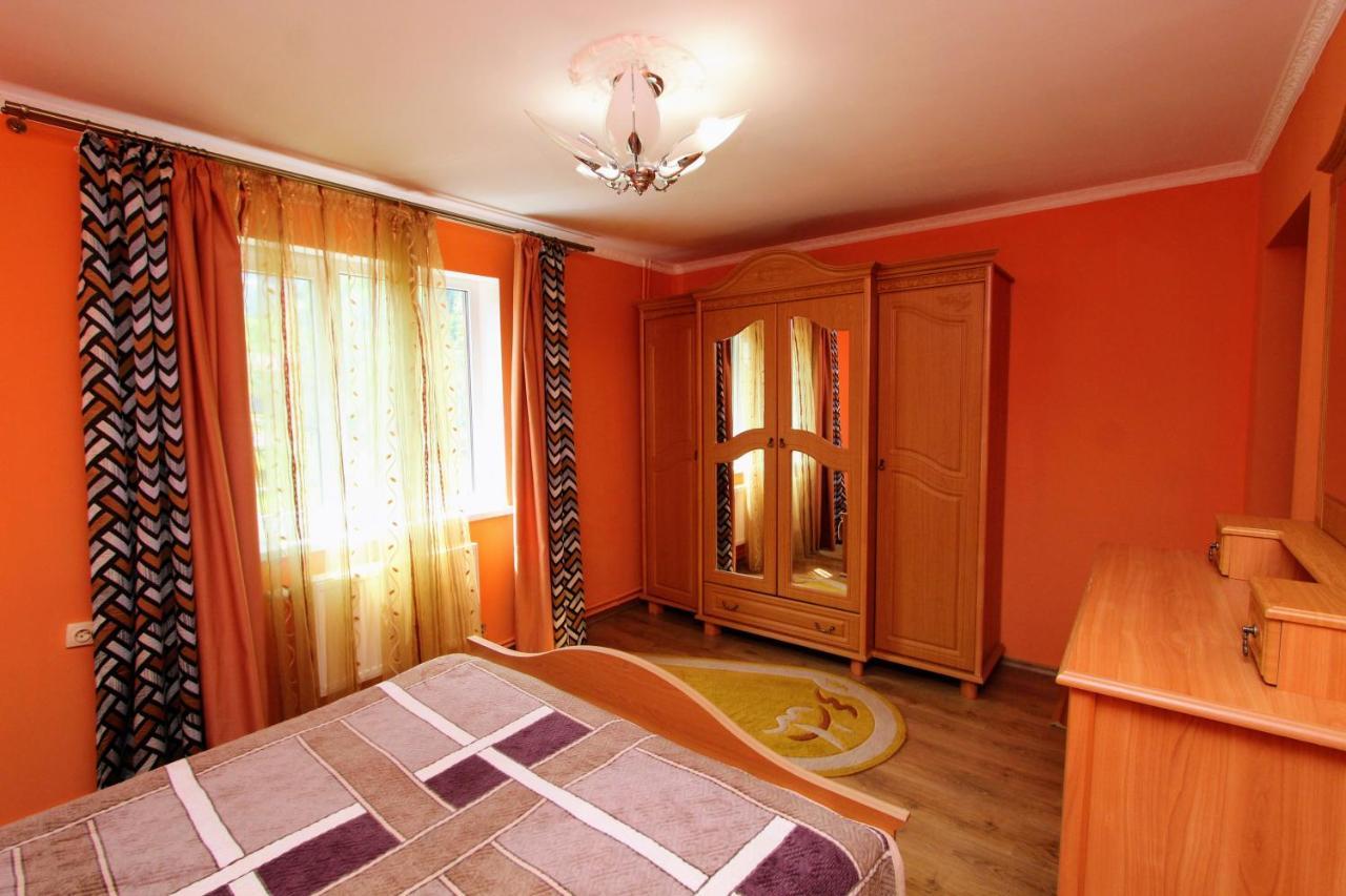 Cottage "Kliverent" Γιαρέμτσε Εξωτερικό φωτογραφία